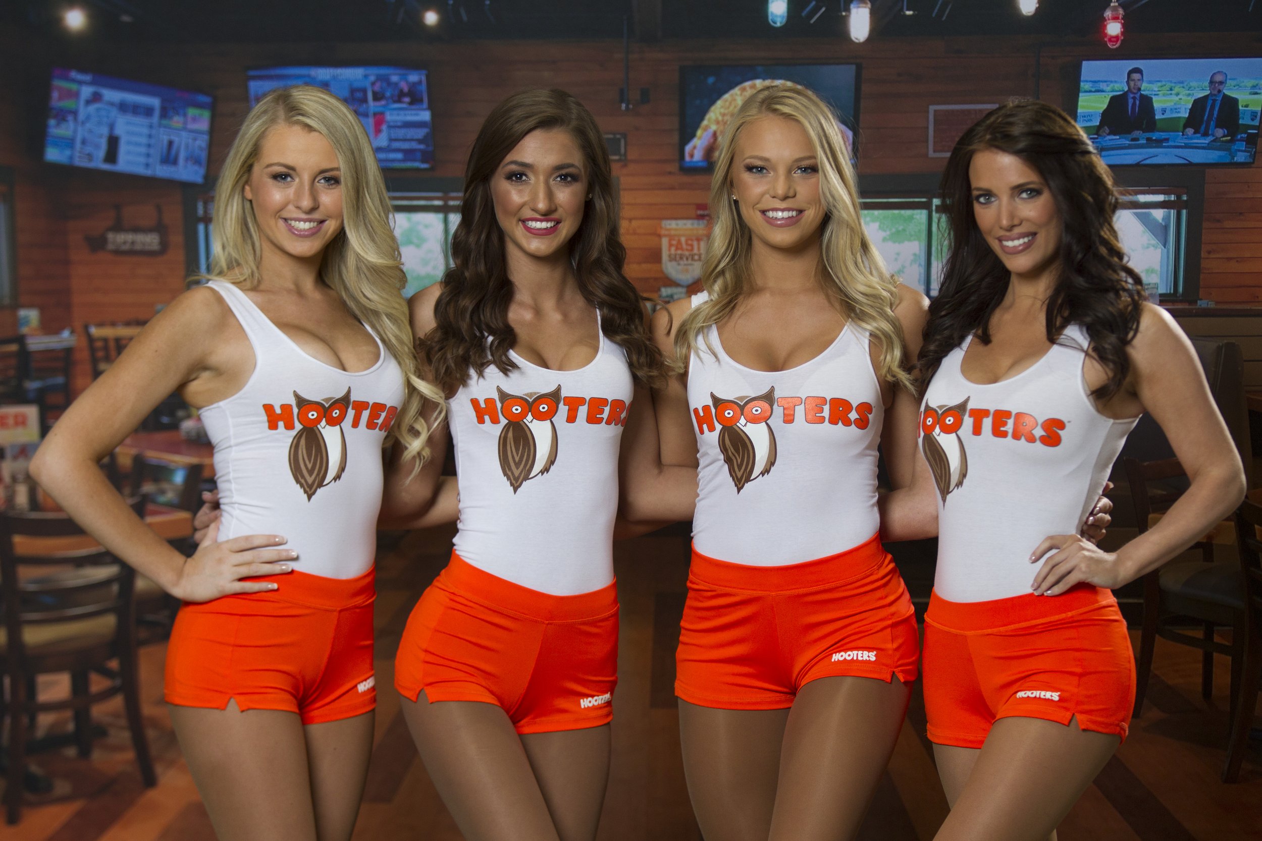 Hooters Girls